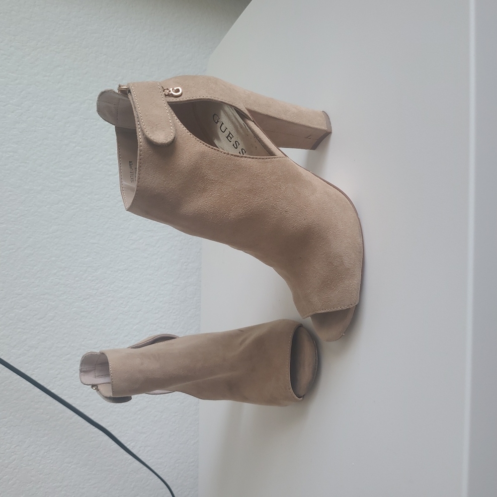 Guess 8.5 camel tan heels